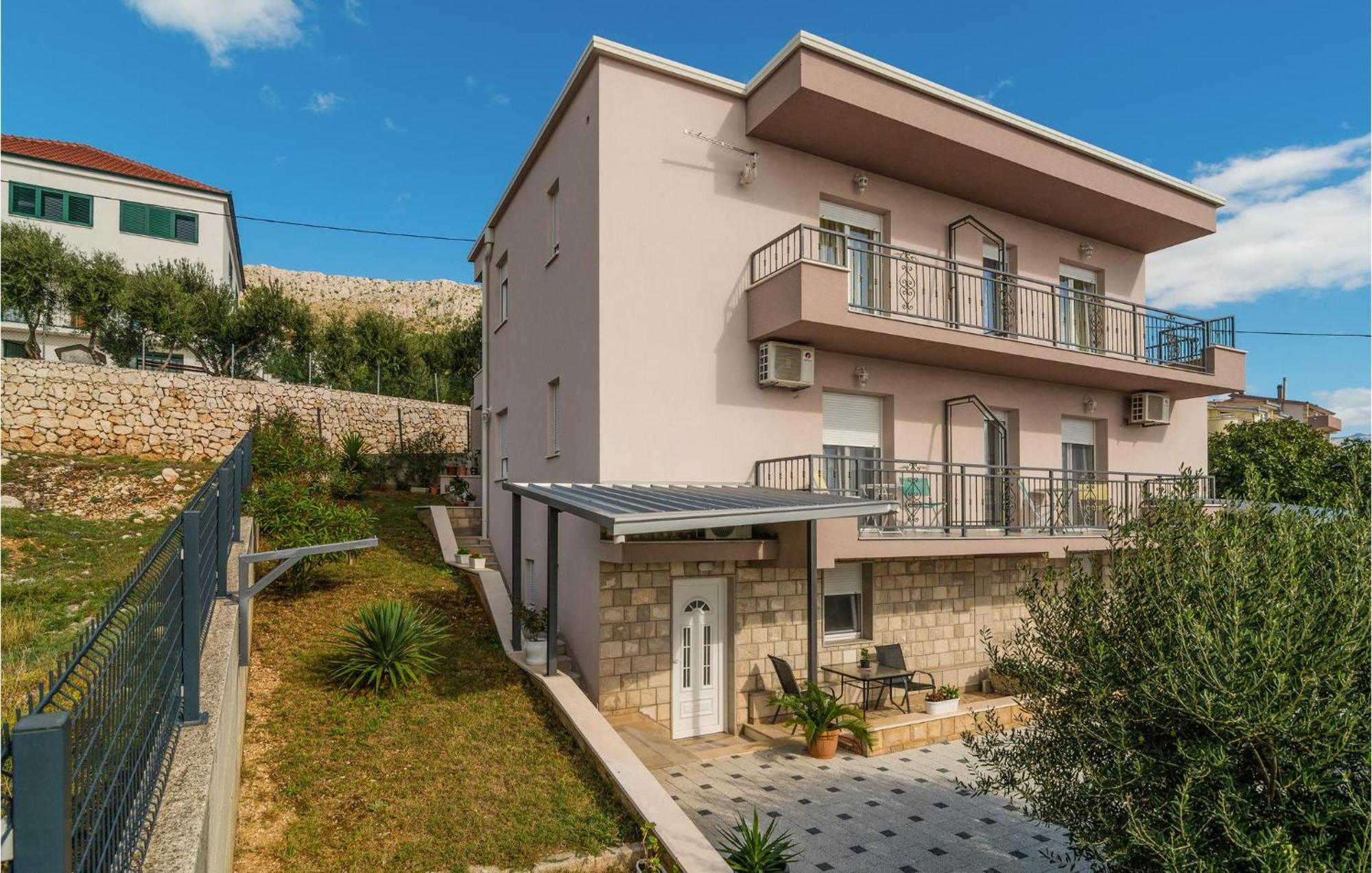Nice Apartment In Mali Rat With Wifi Sumpetar 外观 照片